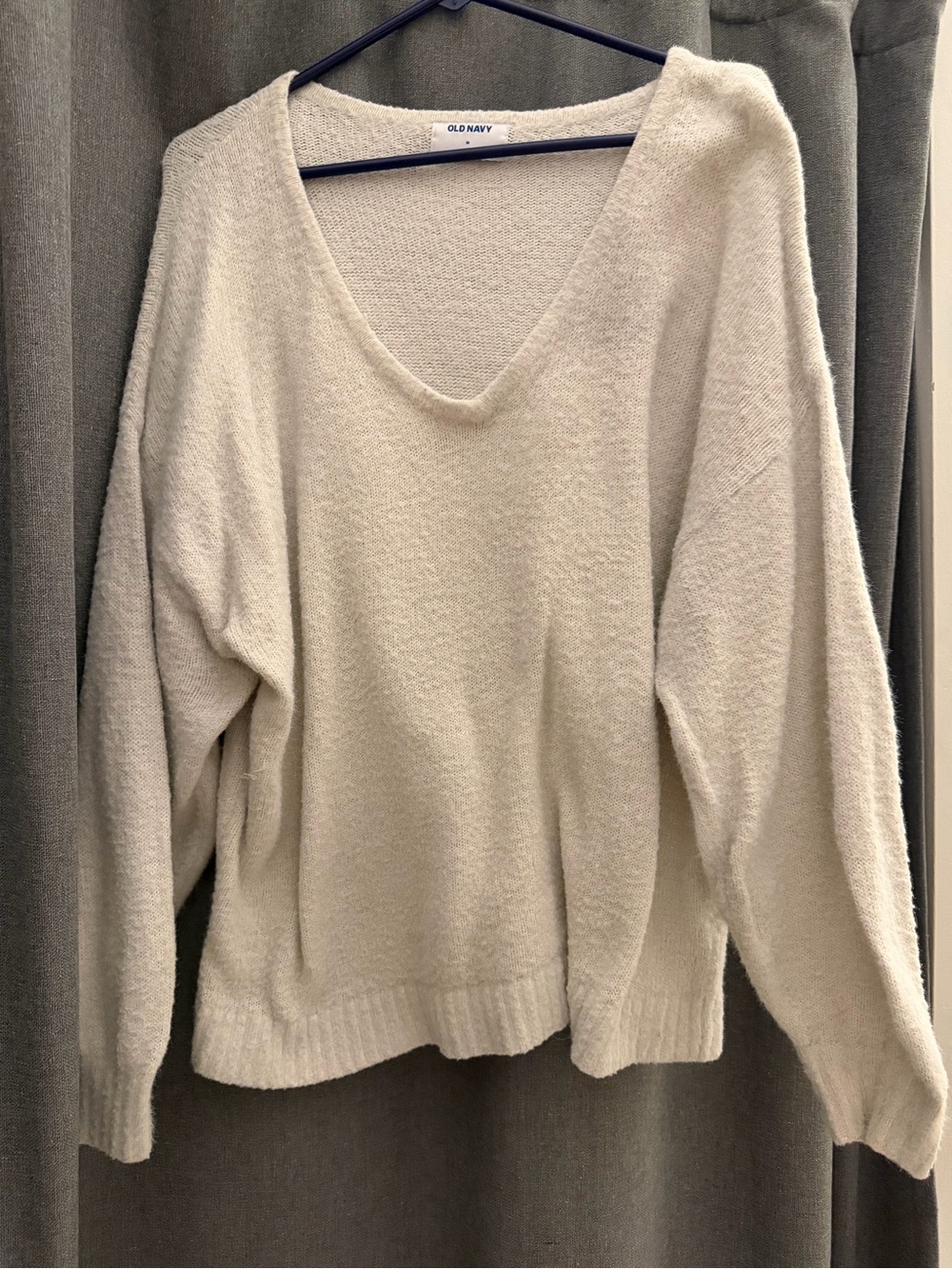 Old Navy Women's Cream V-Neck Sweater